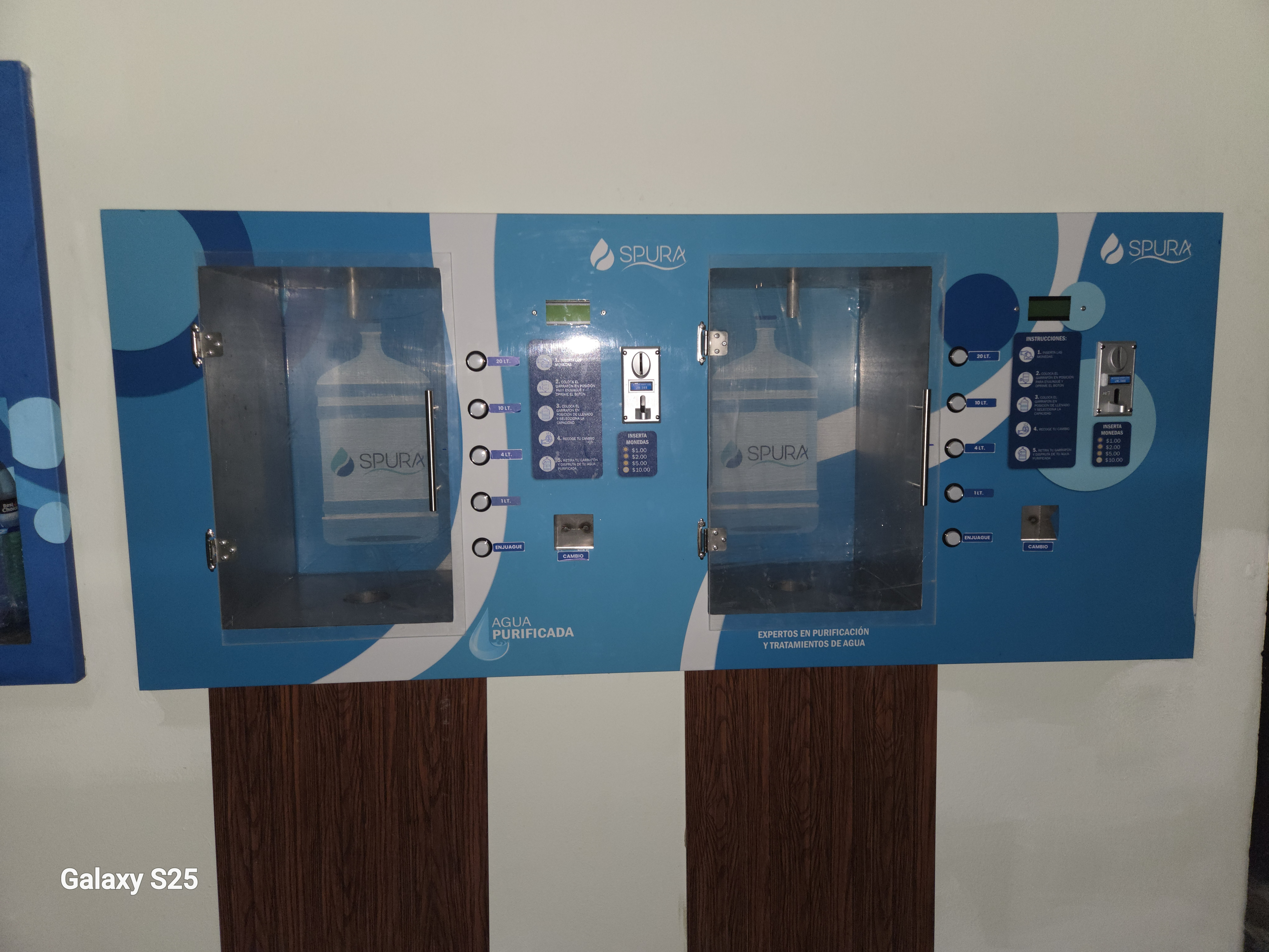 Máquina expendedora de agua SPURA